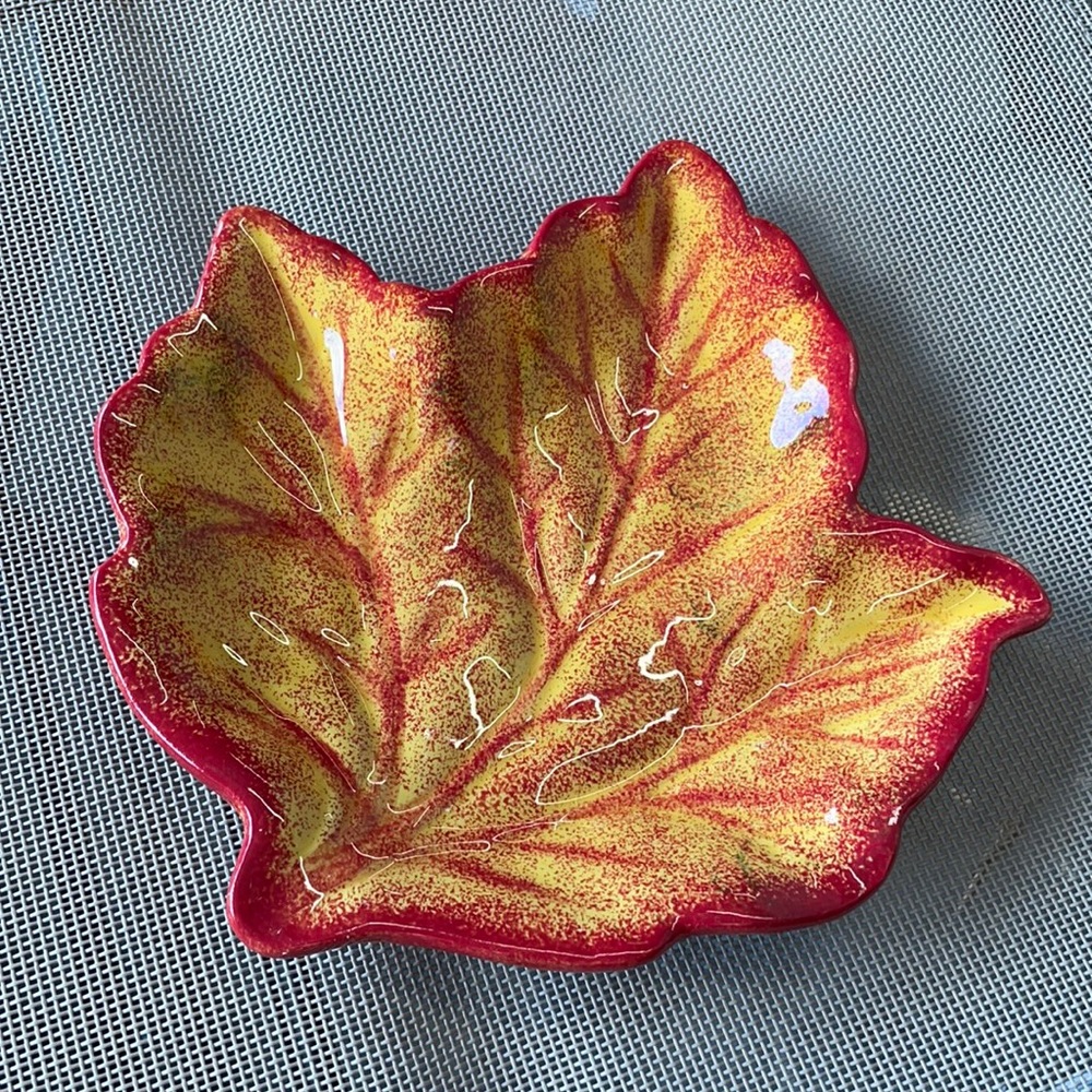 Valerie Parr Hill Leaf Plates